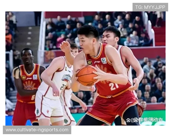 CBA常规赛激烈对决 上海男篮逆转胜辽宁队冲击季后赛