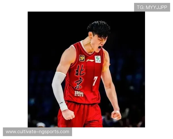 《新赛季揭幕战精彩纷呈 各大球队全力冲刺季后赛争夺战》